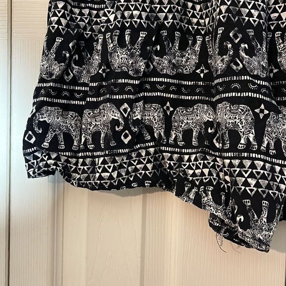 Mudd Black and White Elastic Waistband Shorts With Elephant Tribal Print Medium - Picture 11 of 14
